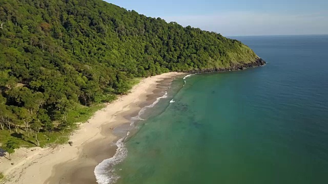 4k无人机空中海滩景观Koh Lanta泰国视频下载