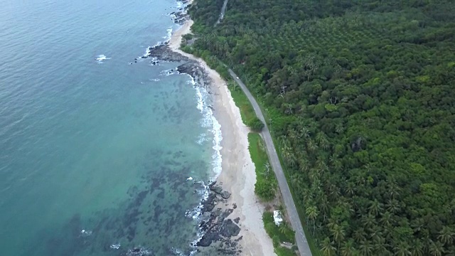 4k无人机在泰国Koh Lanta海滩景观视频下载