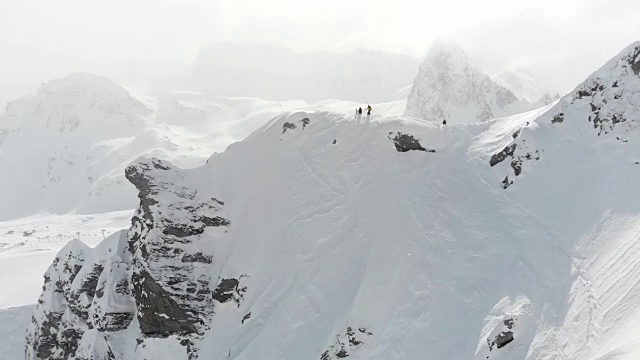 高山滑雪的电影。视频素材