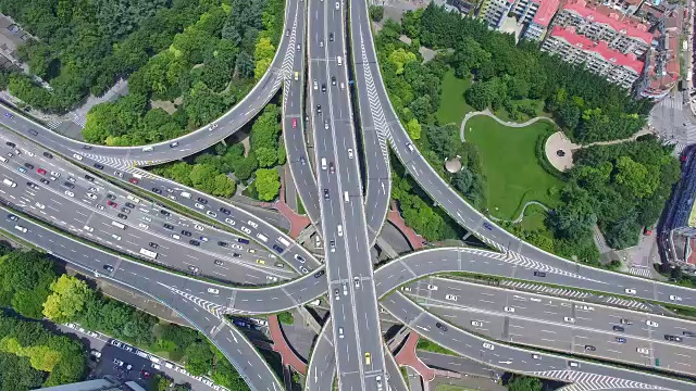 上海多条高速公路和立交桥高峰时段交通鸟瞰图视频素材