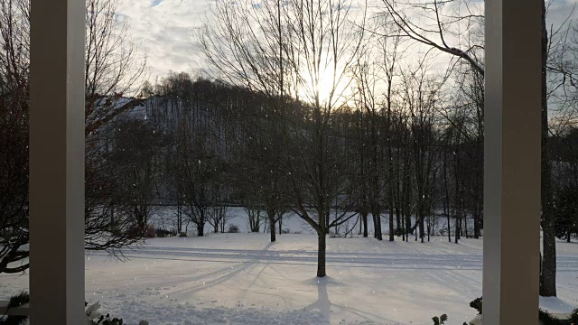 空的背景板看着远离乡村门廊在景观视频素材