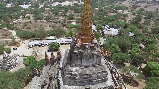 缅甸蒲甘的byinnyu寺庙360度鸟瞰图视频素材