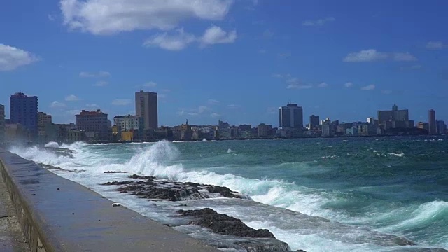 哈瓦那城市景观与El Malecon，古巴视频素材