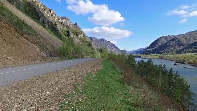 俄罗斯Chemal山村附近的阿尔泰河Katun视频素材