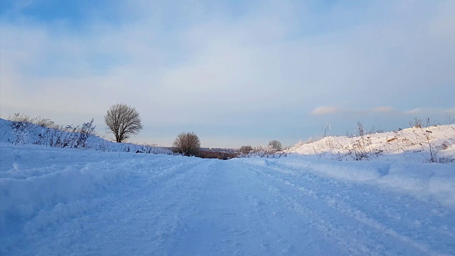 严冬的俄罗斯雪景，霜冻的日子视频素材