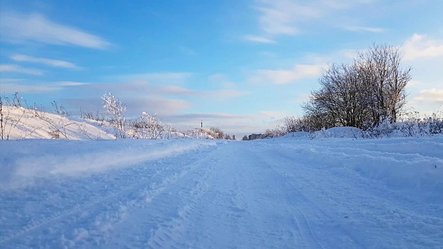 严冬的俄罗斯雪景，霜冻的日子视频素材