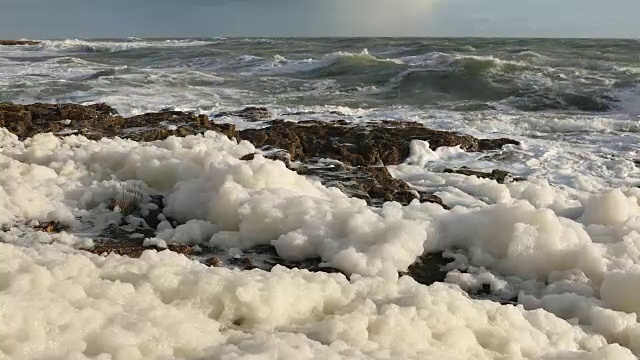 海风吹起泡沫视频下载