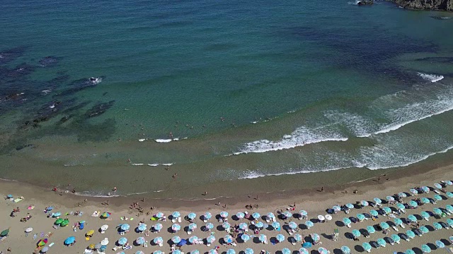 鸟瞰田园风光的海滩，4k无人机拍摄视频素材