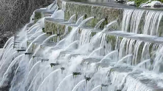 天然泉水，多管排山倒海视频素材