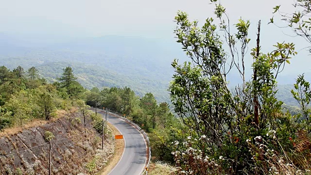 泰国清迈，doi inthanon山的道路视图视频素材