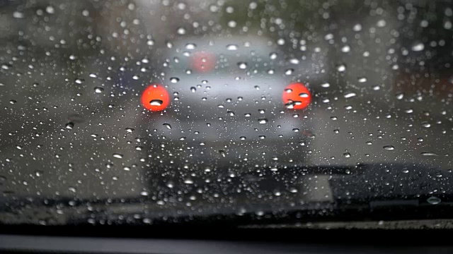 交通遭遇暴雨视频素材