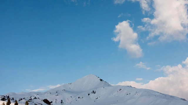 雪山、阿尔卑斯和云朵时光流逝视频素材