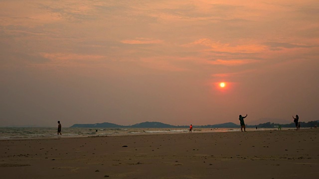 风暴来临前的沙滩、海岸景观视频素材