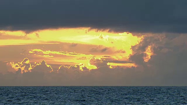 夏威夷金色天空下的海景视频素材