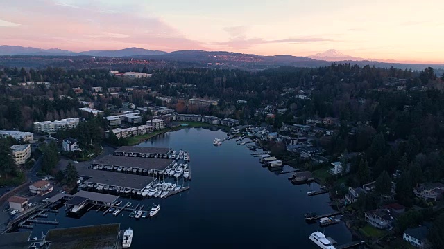 Lake Washington Bellevue Meydenbauer Bay Harbor mountain Rainier Issaquah Renton Aerial Drone View背景视频素材