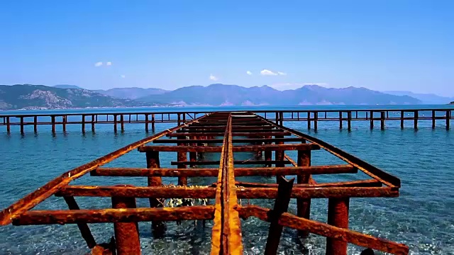 圣母玛利亚，Abandoned dock视频下载