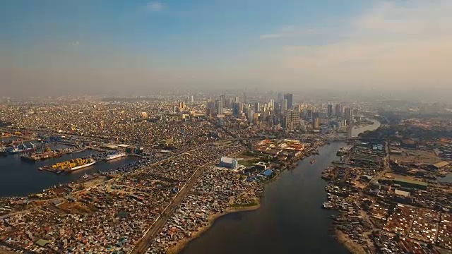 有摩天大楼和建筑物的空中城市。菲律宾,马尼拉马卡迪视频素材