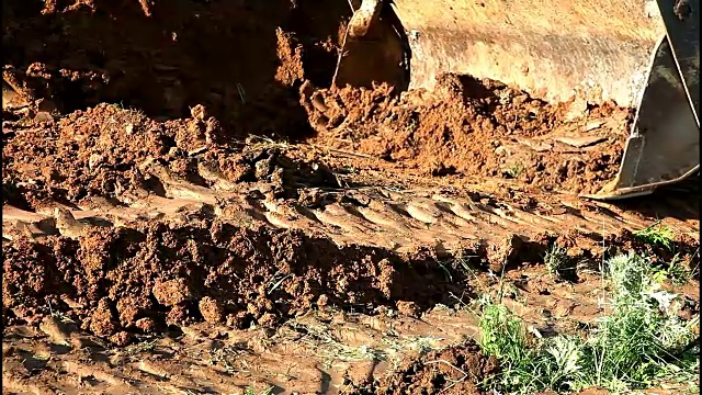 土方在建筑工地工作视频素材