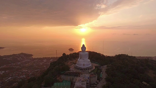 日落时分的普吉岛大佛视频素材