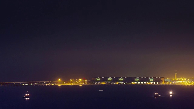 夜晚照亮多哈城市市中心海湾全景4k时间流逝卡塔尔视频素材