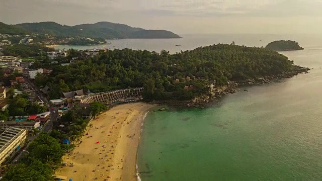 阳光明媚的一天普吉岛著名的卡塔海滩酒店航拍全景4k时间推移泰国视频素材