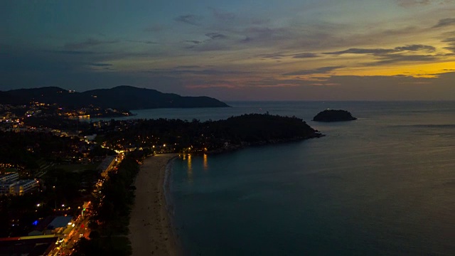 普吉岛日落天空夜晚照亮海滩航空全景4k时间间隔泰国视频素材