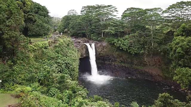 彩虹瀑布夏威夷希洛视频素材