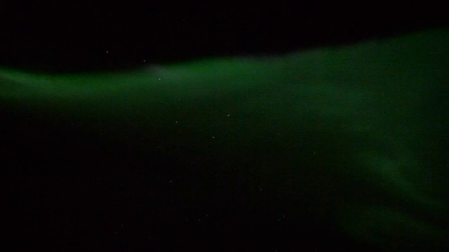 大熊星座夜空中的实时北极光视频素材