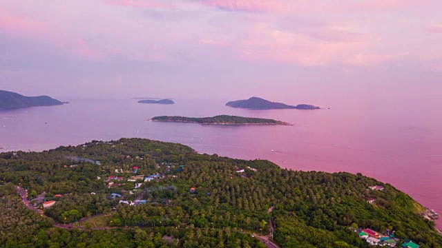 普吉岛粉红色日落天空空中海滩全景4k时间流逝泰国视频素材