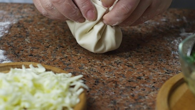 用奶酪包饺子视频素材