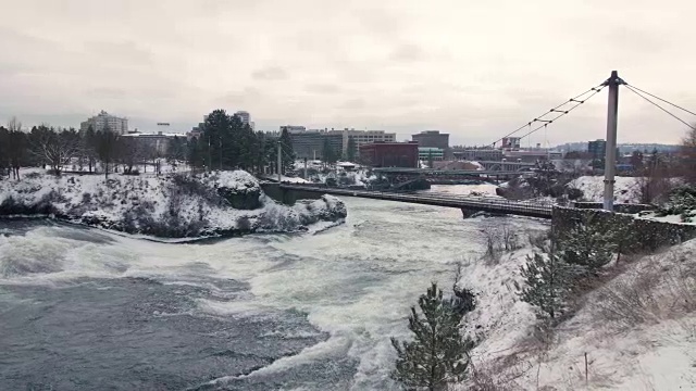 斯波坎市中心滨河公园冬天下雪视频素材