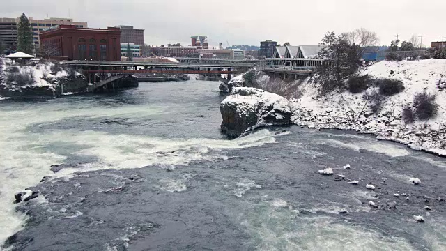 宁静的斯波坎市公园在白色的冬天雪视频素材