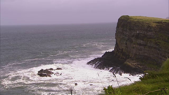 岩石峭壁海岸线视频素材