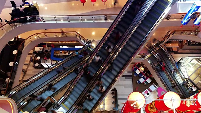 购物中心的自动扶梯视频素材