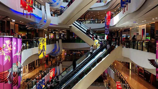 购物中心的自动扶梯视频素材