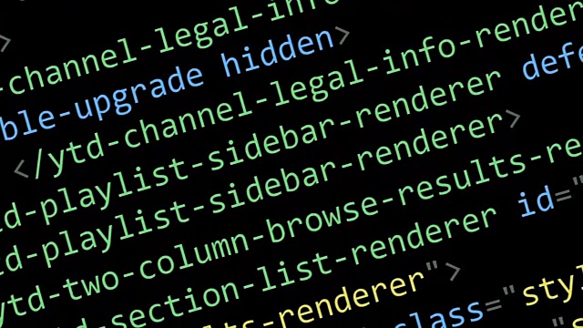 在黑色背景的电脑屏幕上滚动HTML代码视频素材