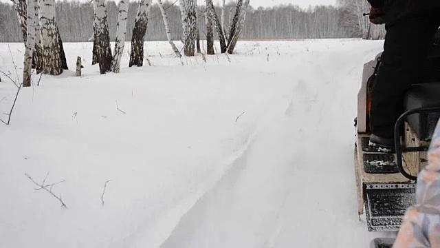 冬季景观与雪地摩托视频素材