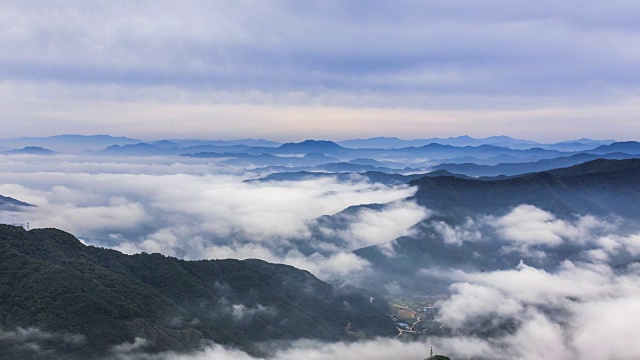 江原道春川西洋江流域的云海景色视频素材