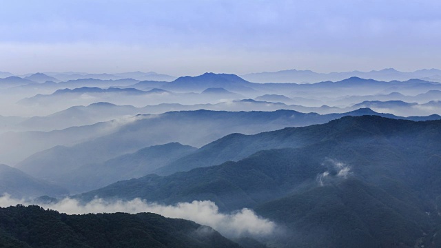 江原道春川西洋江流域的云海景色视频素材