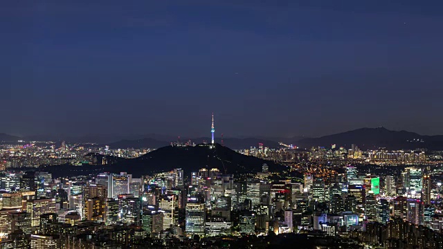 首尔市区夜景和北首尔塔(著名的旅游景点)地区在白天在首尔视频素材