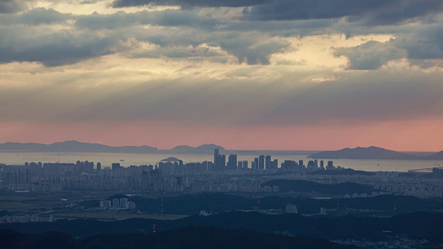 黄昏光线下的松岛国际商务区全景视频素材