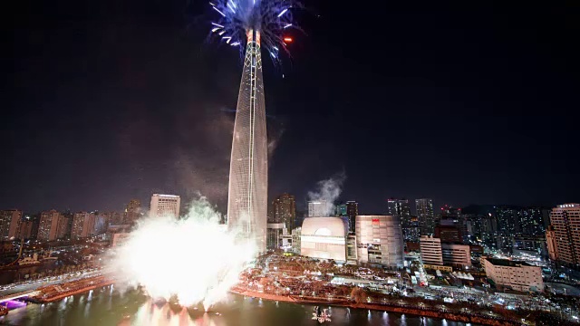 乐天世界大厦(韩国最高建筑)元旦烟花表演景观视频素材