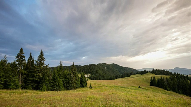 山全景在斯洛伐克，Velka Fatra, Smrekovica，时间流逝视频素材