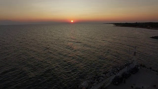 有码头的空中海景。视图在日落时分视频素材