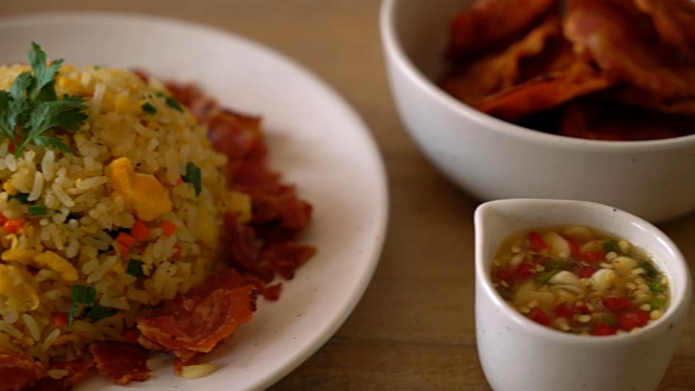 香脆培根炒饭视频素材