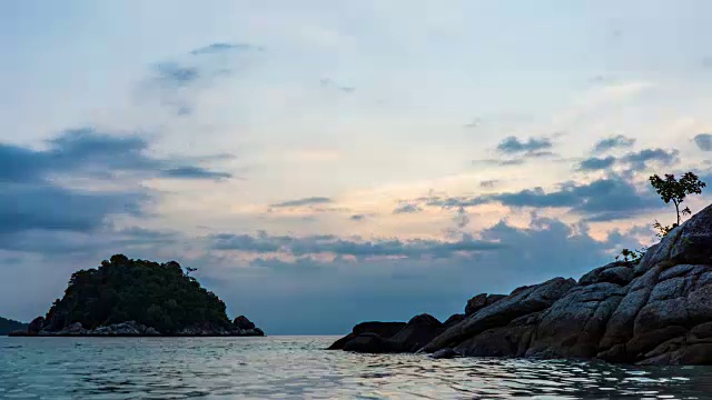 泰国里皮岛日出海滩的海运和日出视频素材