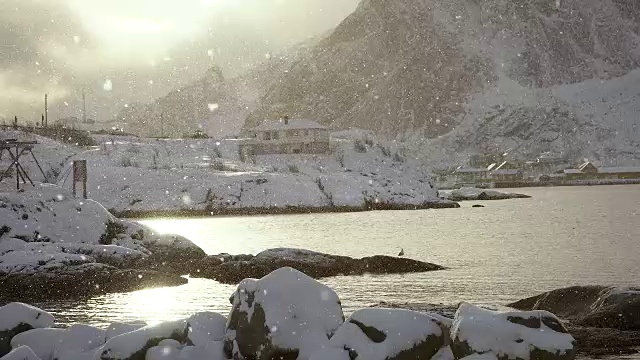 罗弗敦群岛。下雪的太阳视频下载