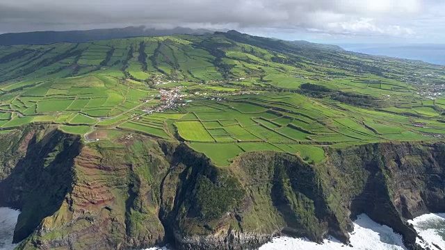 葡萄牙亚速尔群岛圣米格尔岛东岸。空中无人机拍摄。4 k, UHD视频素材