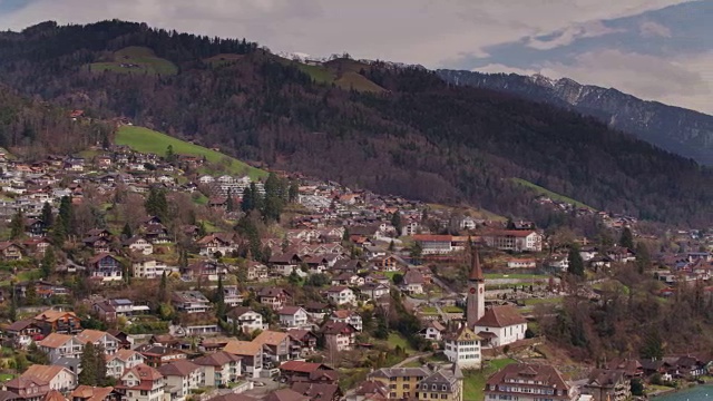 奥伯霍芬am Thunersee，瑞士-鸟瞰图视频素材