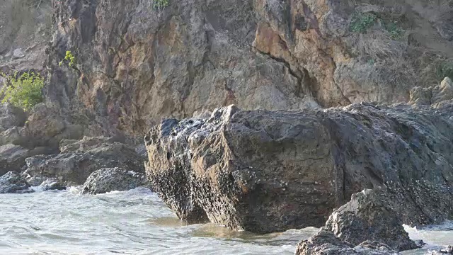 极端波浪破碎海岸视频素材